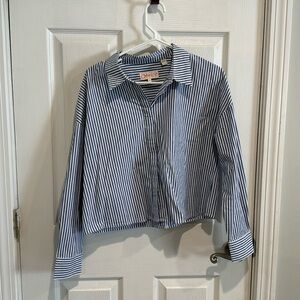 Linen cropped blue and white stripped button up shirt. Size M. Worn once.